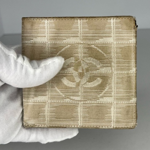 🤎Chanel Beige Canvas Travel Line Bi-Fold Wallet🤎 - Picture 1 of 7